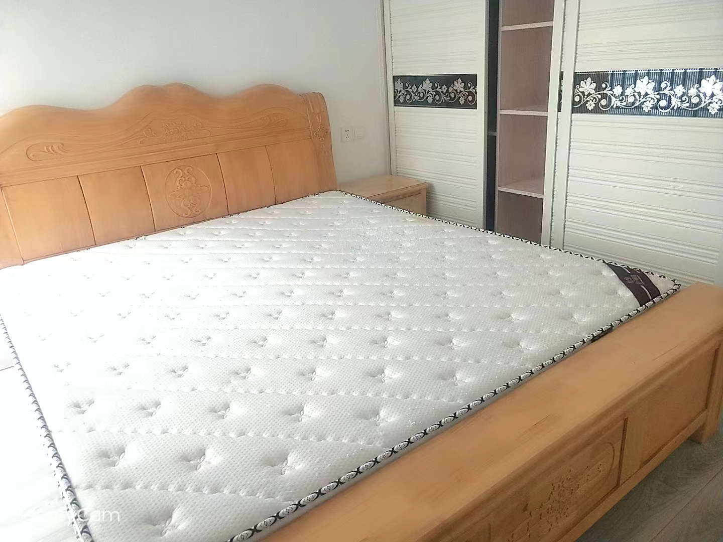 云城尚品  3室2厅1卫   2300.00元/月