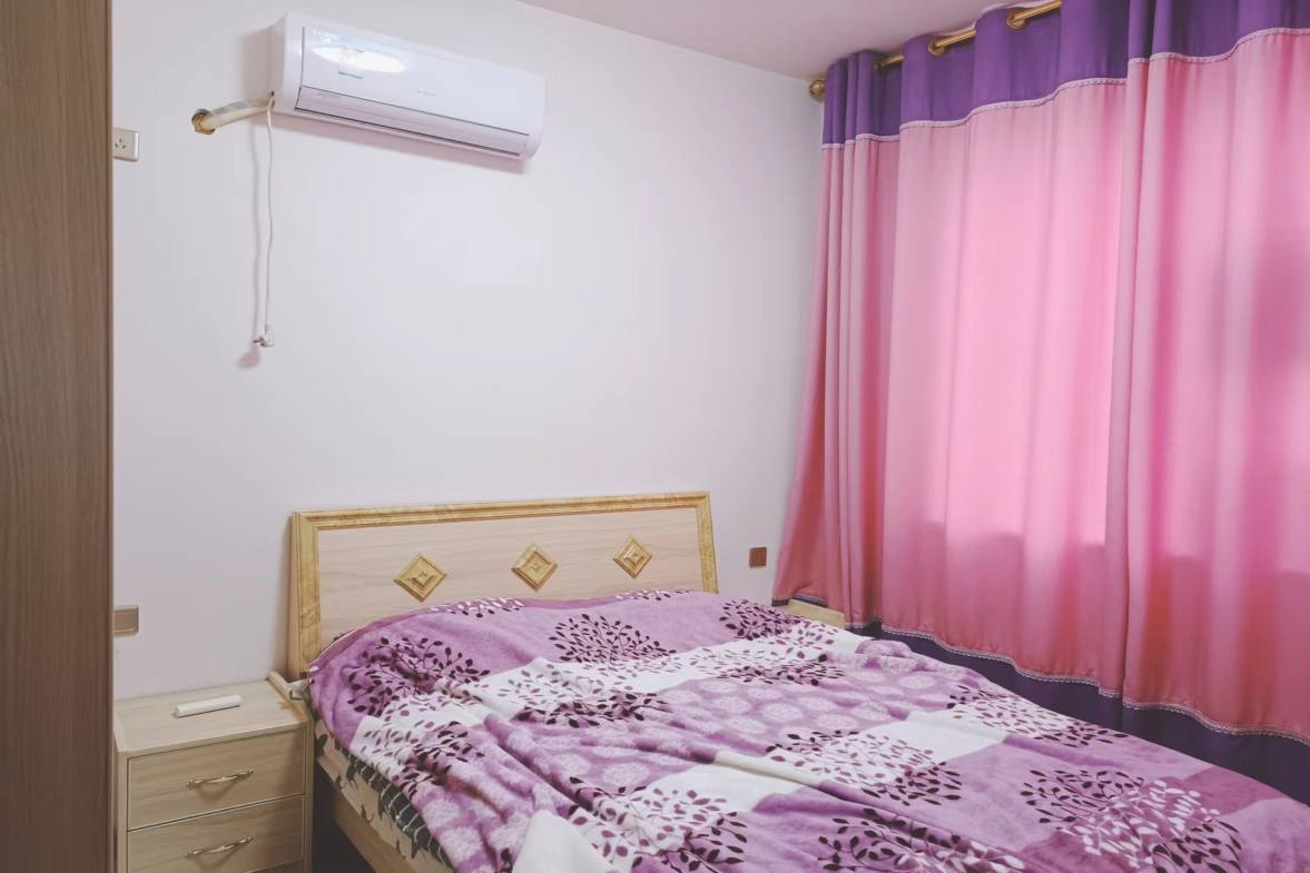 水域中央  3室2厅2卫    120.0万 水域中央  3室2厅2卫    120.0万客厅