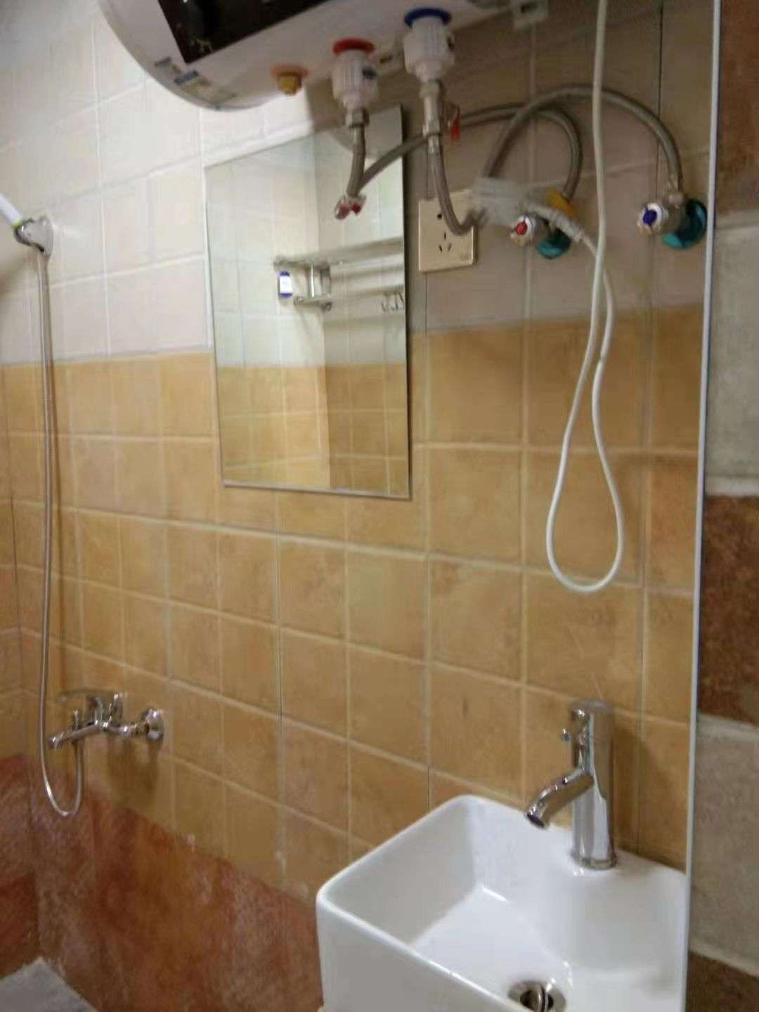 万籁酒店  1室1厅1卫    1200.0元/月 万籁酒店  1室1厅1卫    1200.0元/月室内图