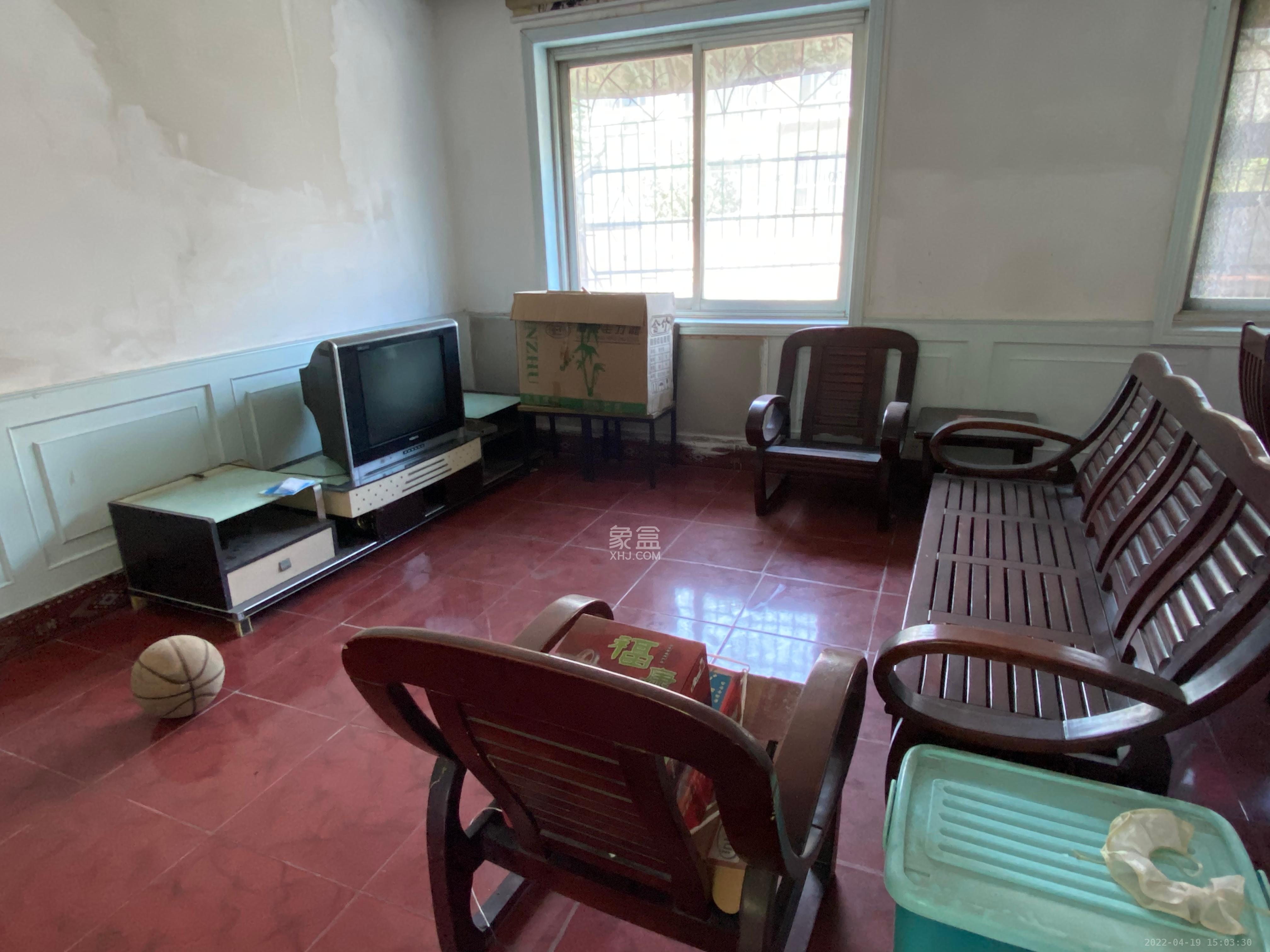 星沙交通局宿舍 3室2厅1卫 1400.0元/月