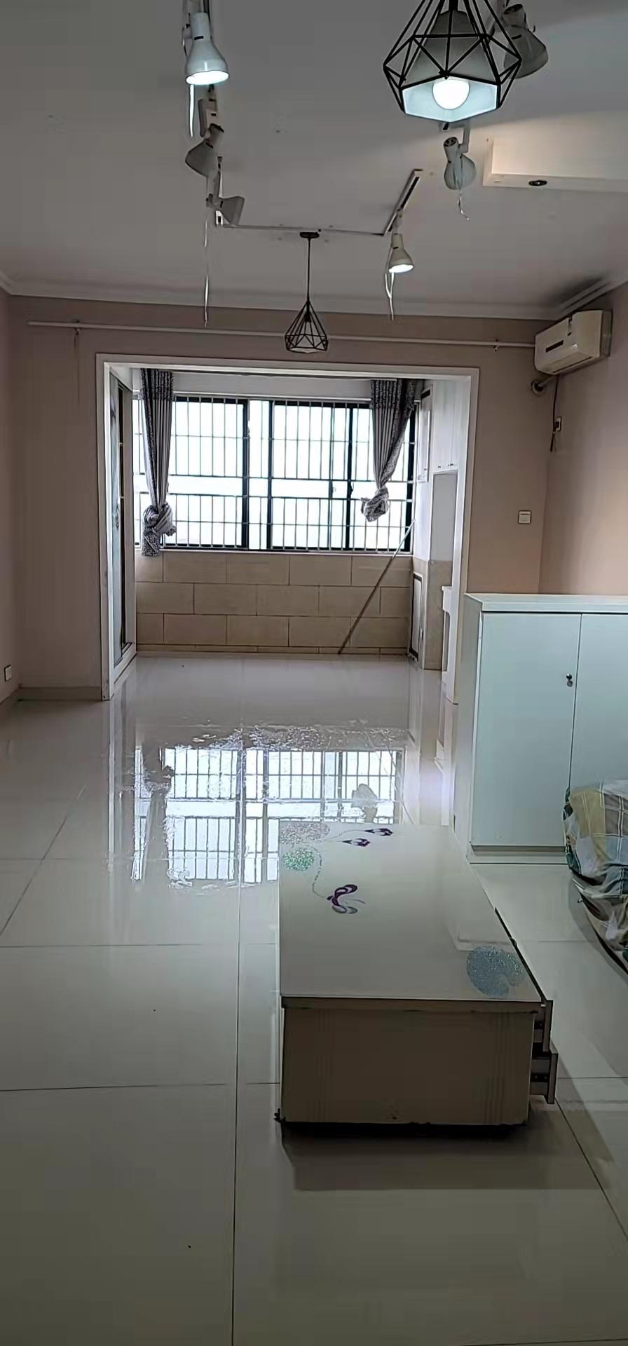 君临新世界  1室1厅1卫    1300.0元/月 君临新世界  1室1厅1卫    1300.0元/月室内图