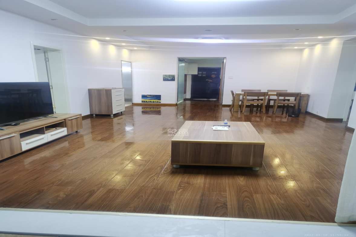华银天际  4室2厅2卫    2800.0元/月室内图1