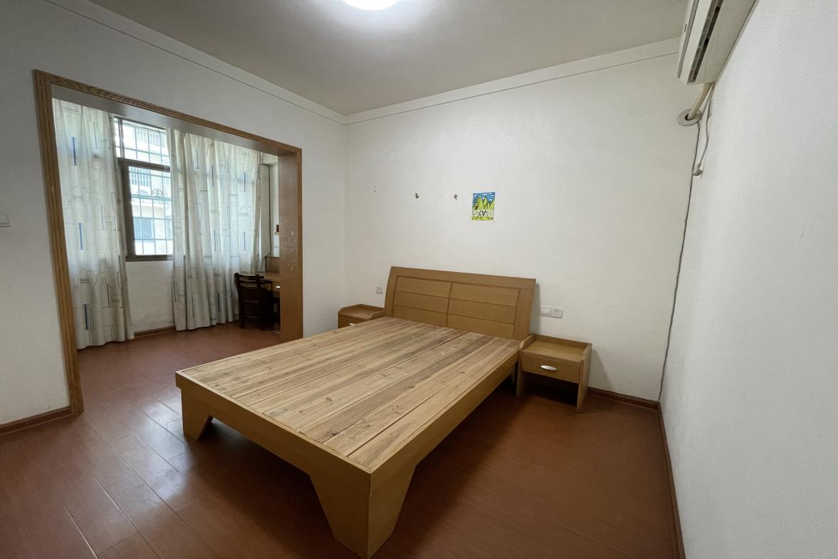 三中教师村 3室2厅2卫 2000.0元/月 三中教师村 3室2厅2卫 2000.0元/月室内图