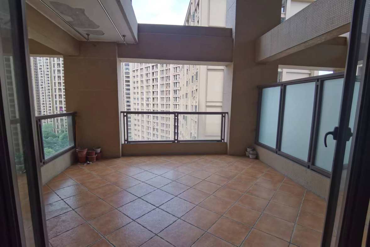 南湖国际3期  2室1厅1卫    2400.0元/月 南湖国际3期  2室1厅1卫    2400.0元/月室内图