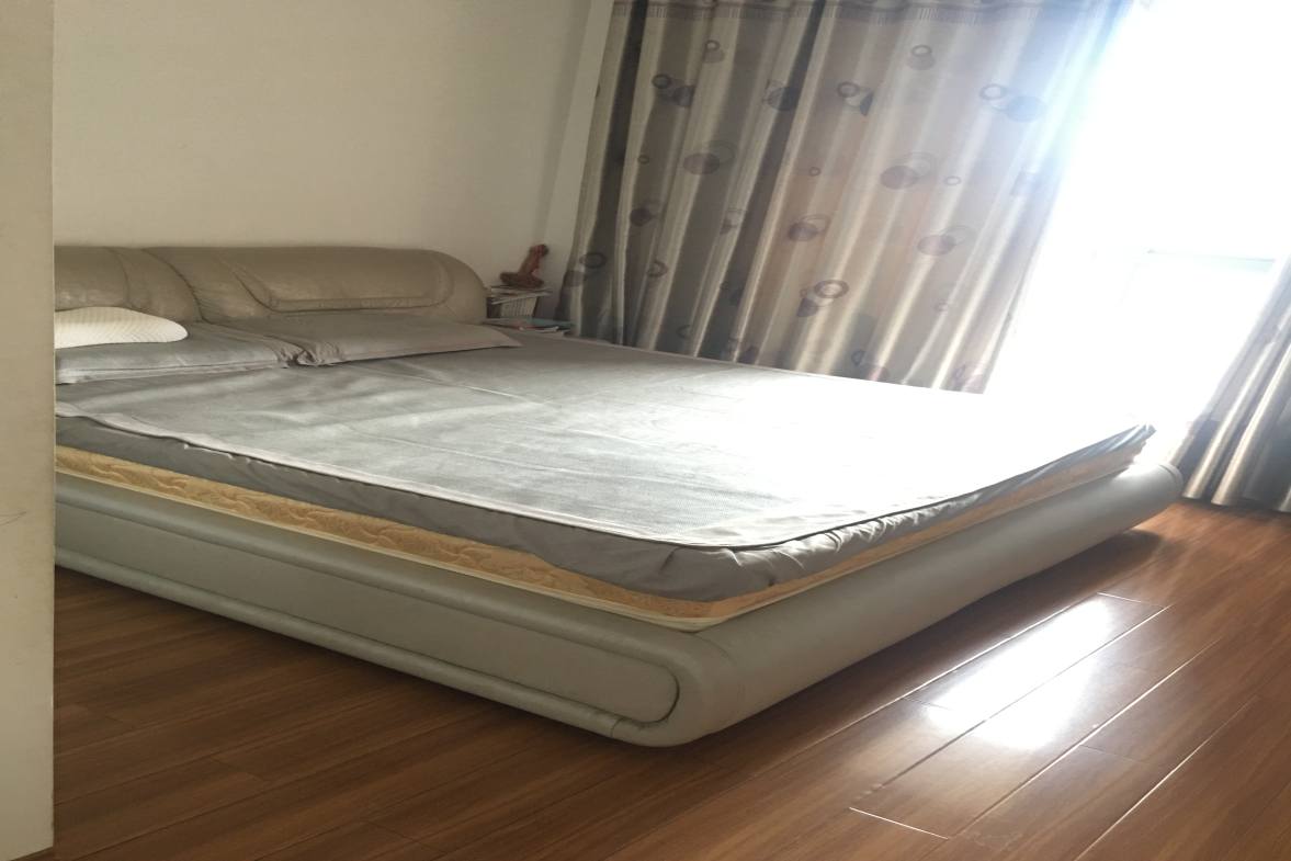 新华名筑  3室2厅2卫   2300.00元/月室内图1