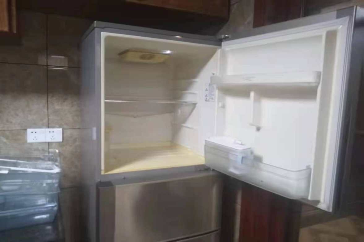 金柘小区  3室2厅2卫   1500.00元/月室内图