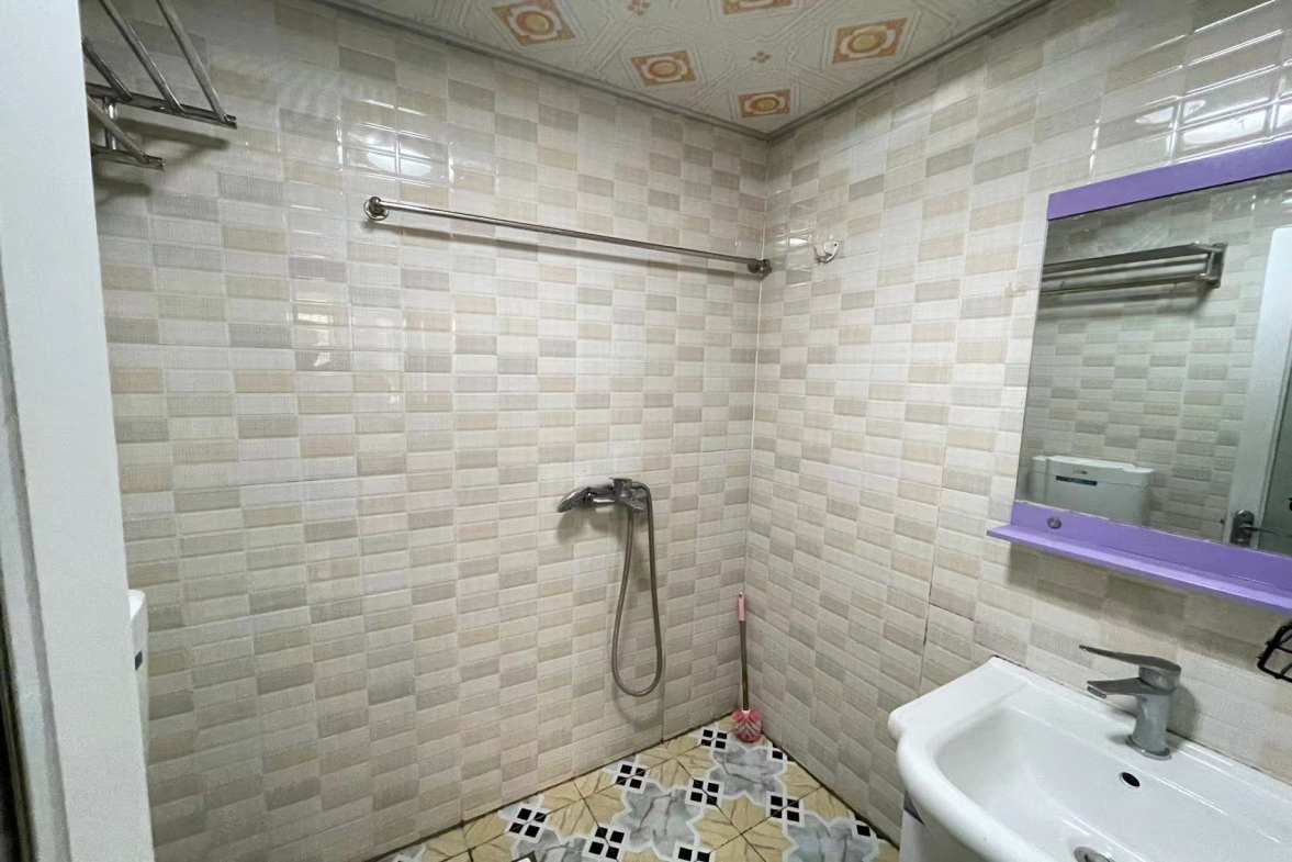 长湖小区  2室2厅2卫    1300.0元/月室内图