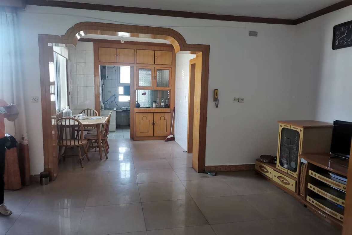 奶牛山小区  2室2厅1卫    35.8万 奶牛山小区  2室2厅1卫    35.8万室内图