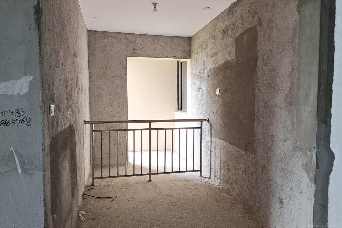 山水洲城华晨第一城 4室2厅2卫 1000.00元/月 山水洲城华晨第一城 4室2厅2卫 1000.00元/月室内图