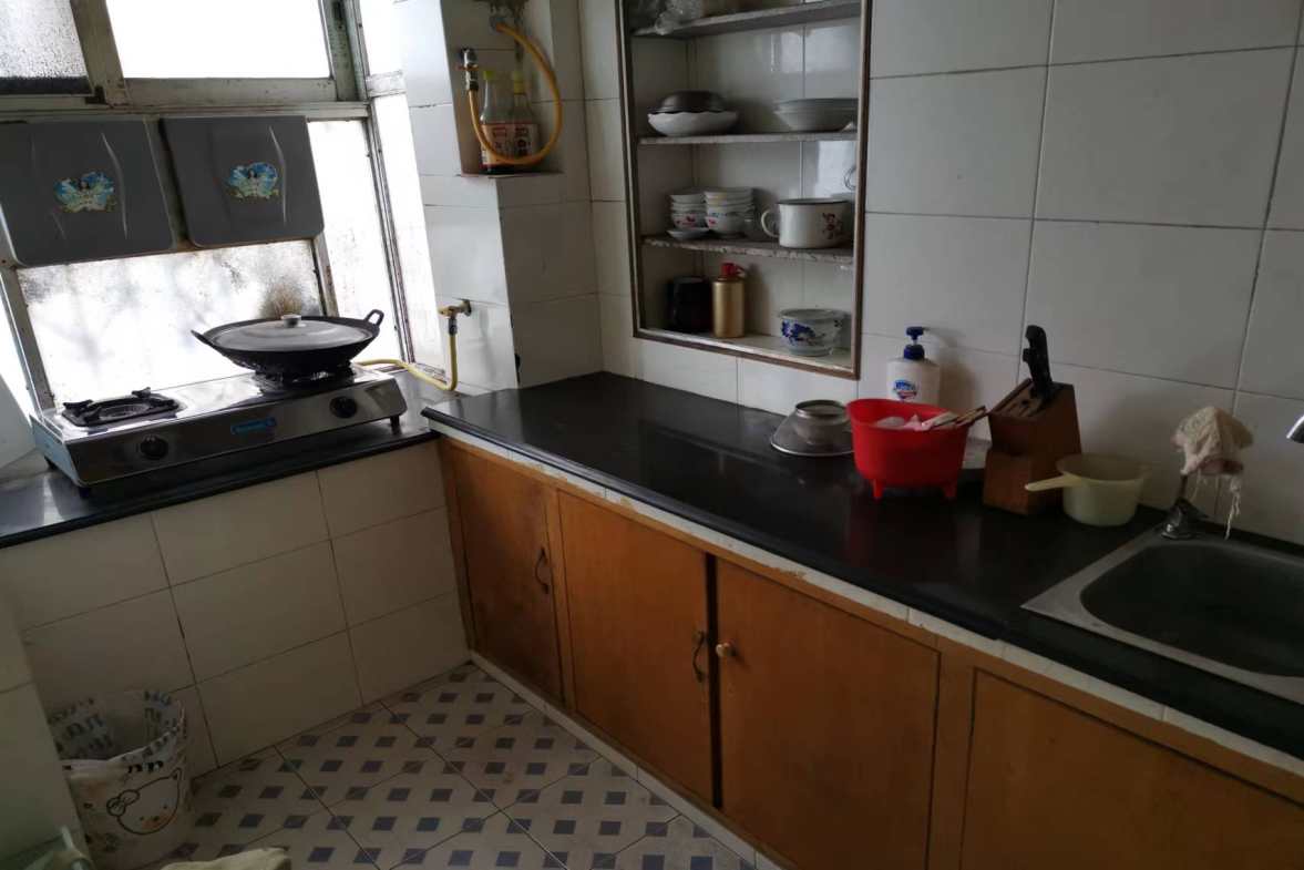 中国银行娄底分行家属楼  3室2厅1卫    43.8万客厅