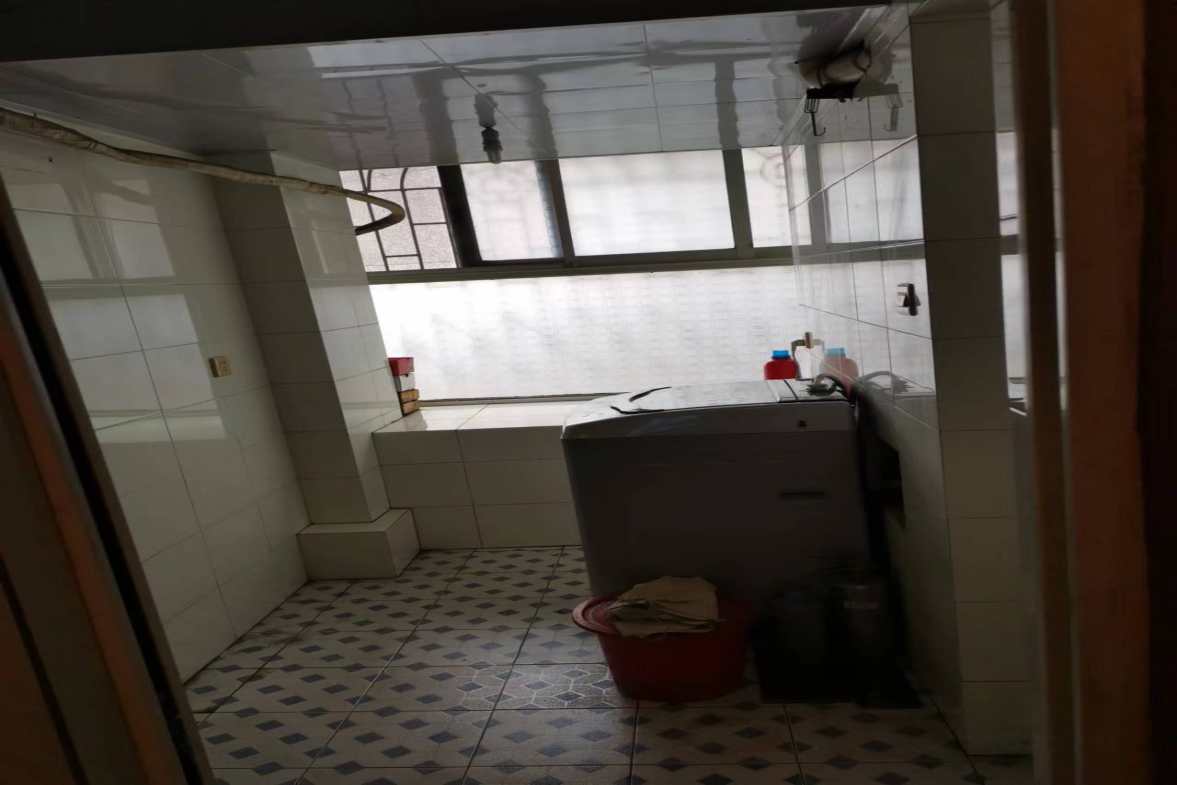 中国银行娄底分行家属楼  3室2厅1卫    43.8万客厅