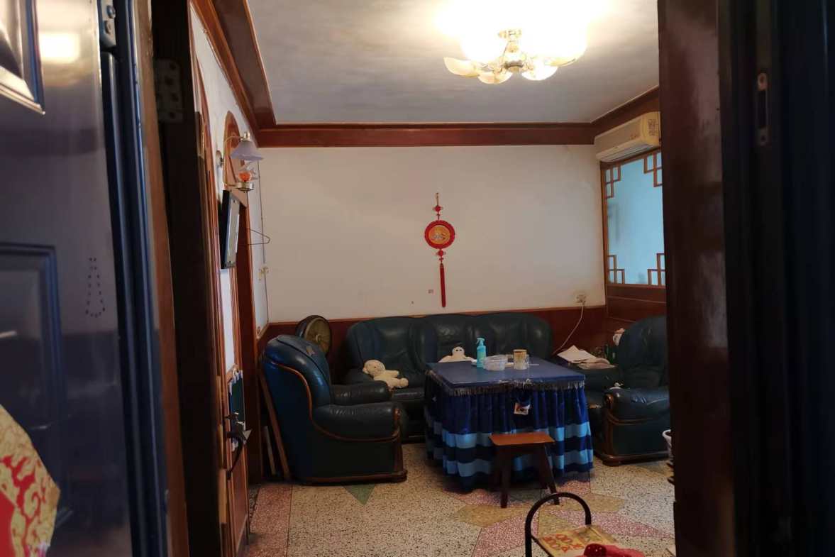 中国银行娄底分行家属楼  3室2厅1卫    43.8万客厅