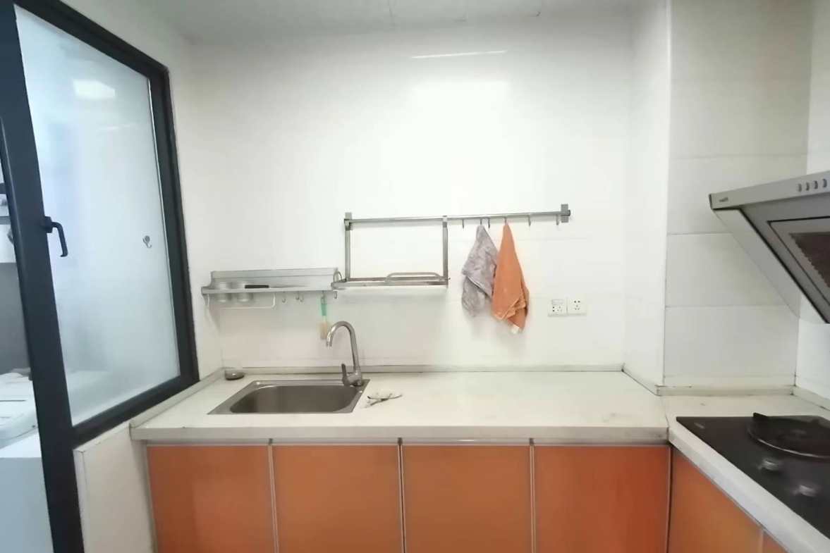 山水华庭  2室2厅1卫   1700.00元/月室内图