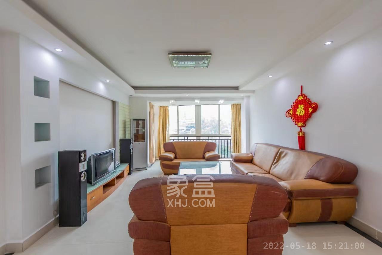 幸福洋房 4室2厅1卫 2600.0元/月