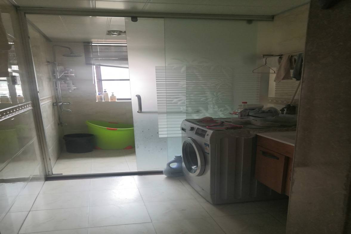 众一桂府  3室2厅2卫    105.8万客厅