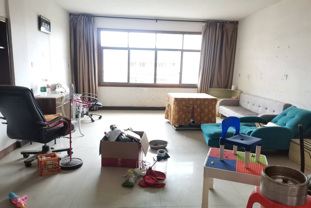 八一安居小区  3室2厅1卫    55.0万 八一安居小区  3室2厅1卫    55.0万客厅