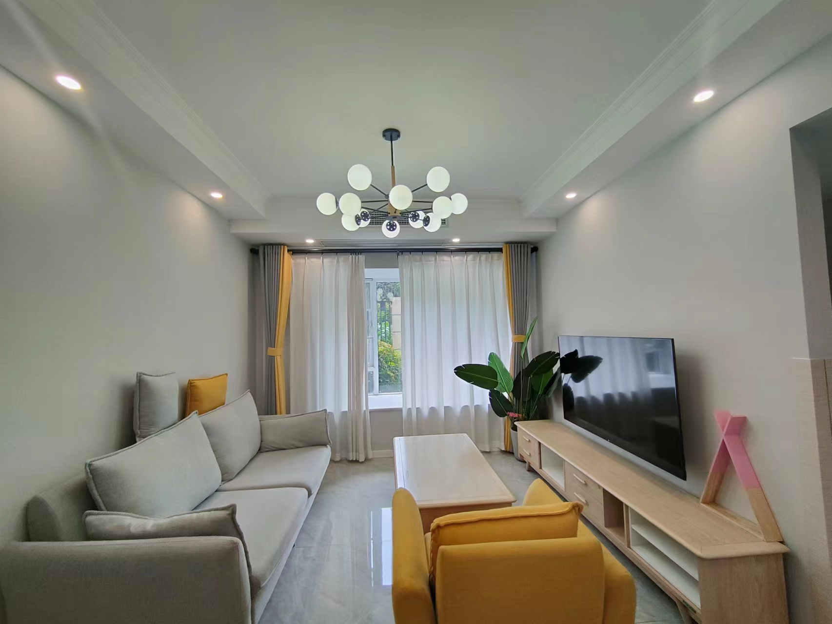 海伦春天  2室1厅1卫    2600.0元/月