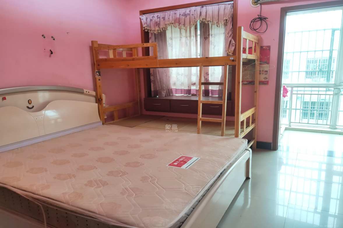 中南汽车世界  3室2厅1卫    1300.0元/月室内图