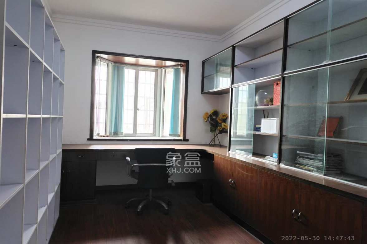 汽运小区 3室2厅2卫 2100.0元/月 汽运小区 3室2厅2卫 2100.0元/月室内图