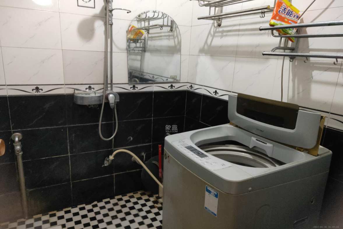 中南汽车世界  3室2厅1卫    1300.0元/月室内图