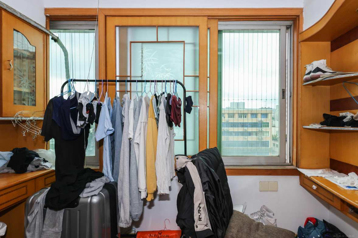 望兴家园  3室2厅2卫   88.00万阳台