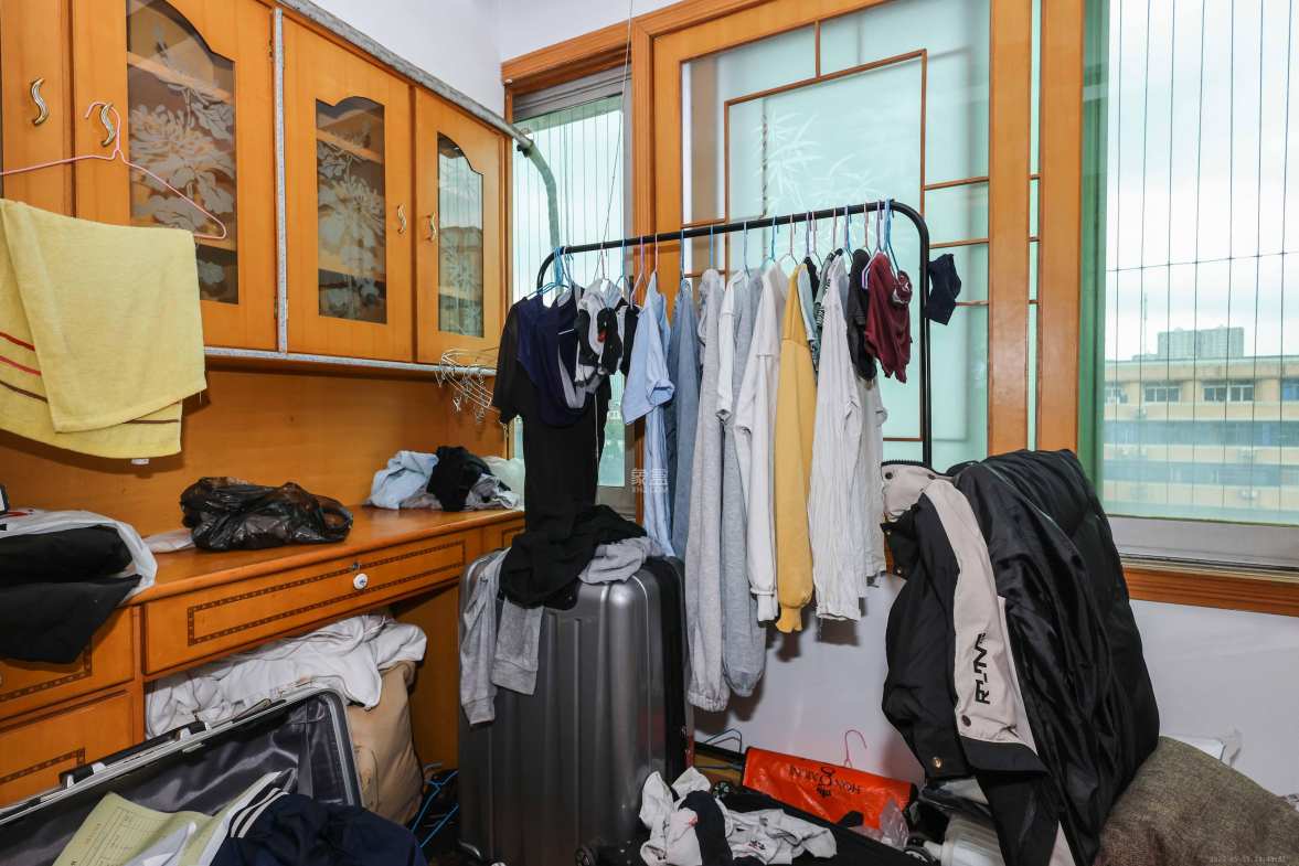 望兴家园  3室2厅2卫   88.00万阳台