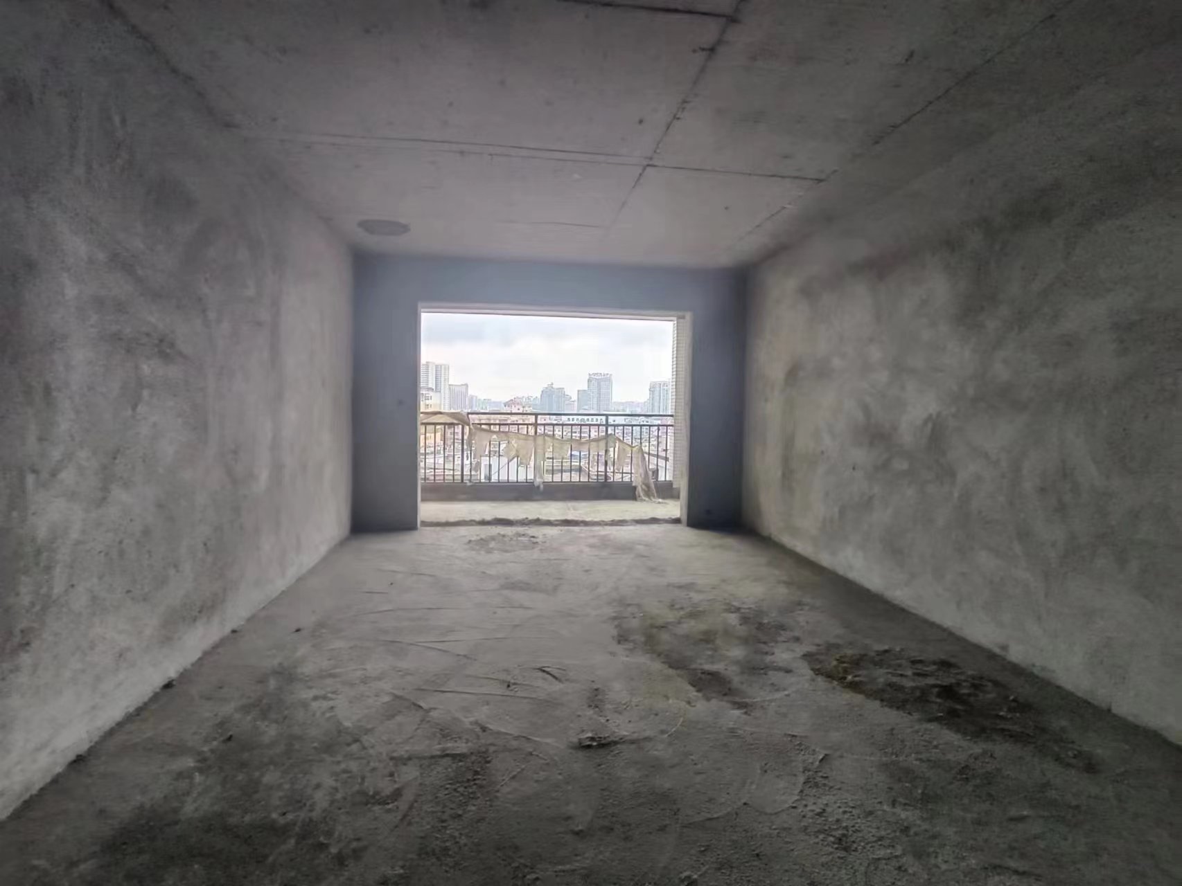 峰邸壹号  3室2厅1卫    64.0万