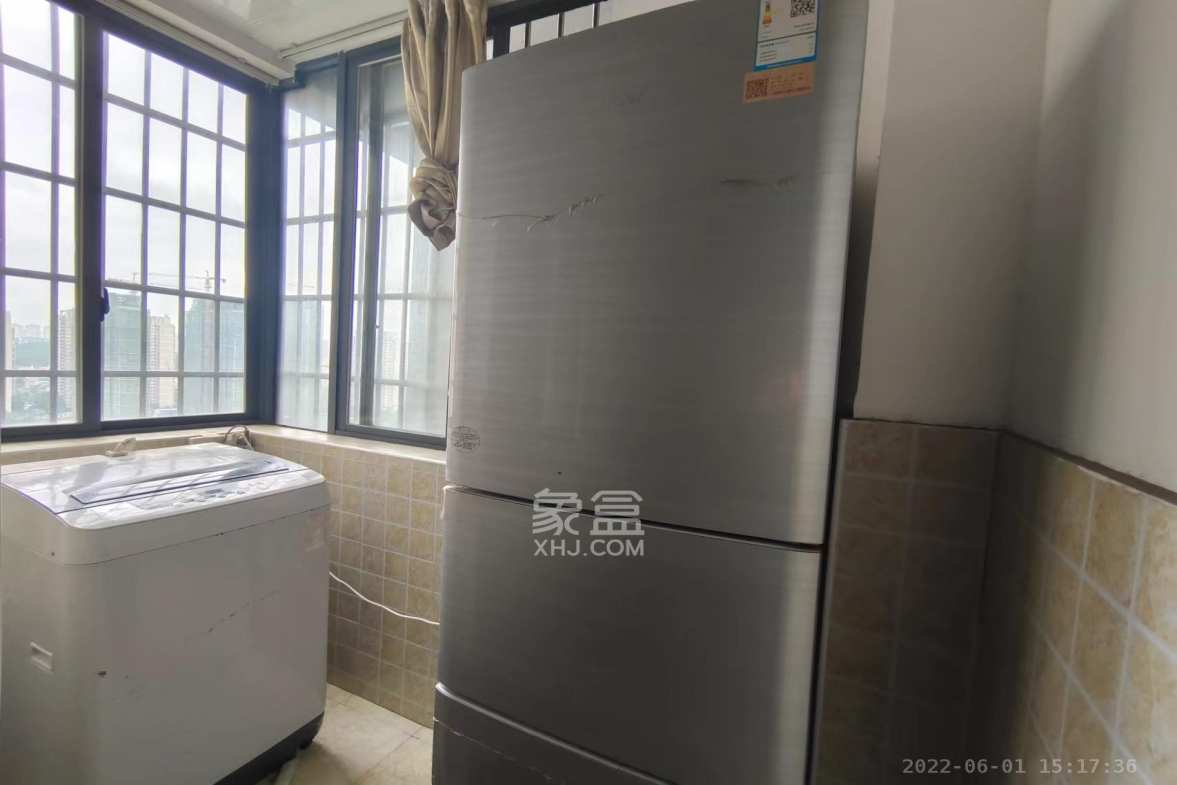 月畔湾  4室2厅2卫    3500.0元/月室内图