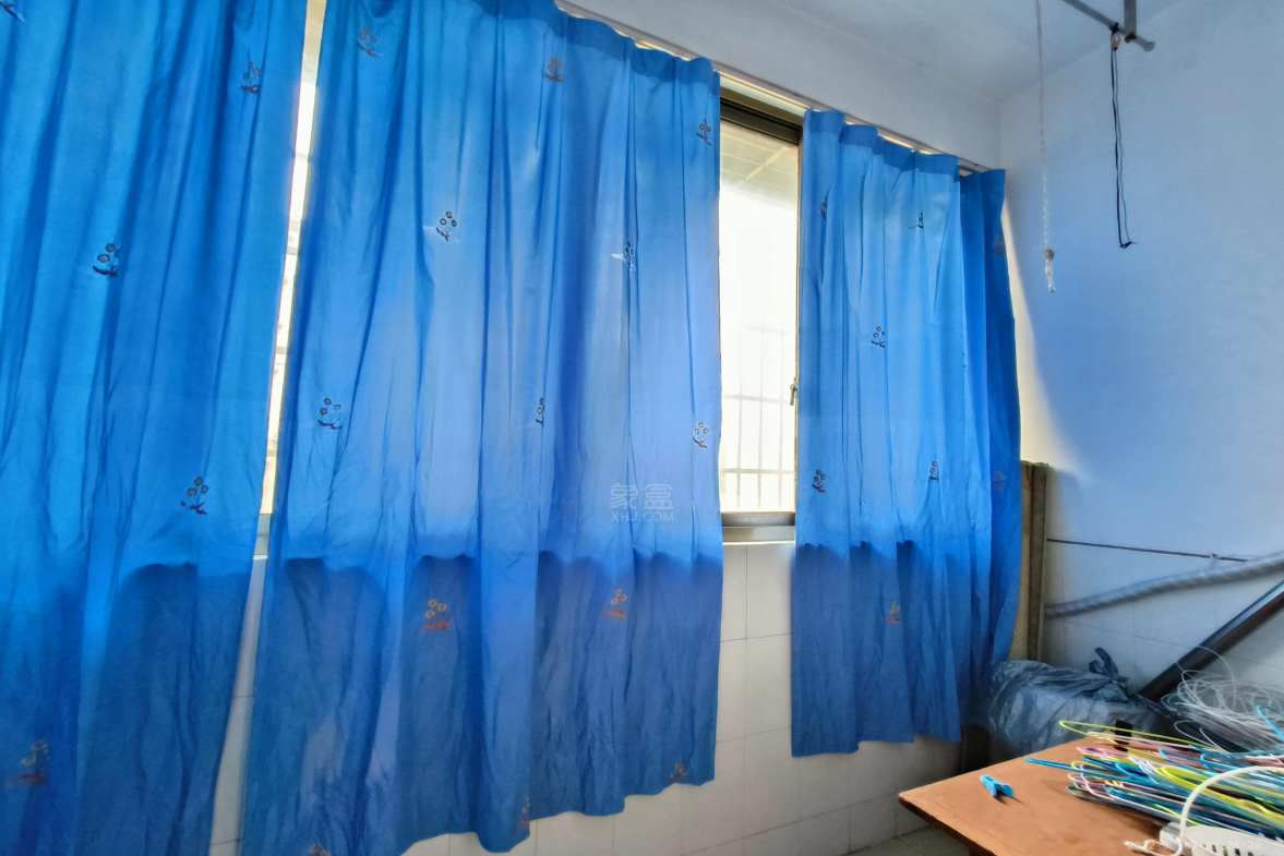 天元区朝阳小区 4室2厅2卫 1800.00元/月 天元区朝阳小区 4室2厅2卫 1800.00元/月室内图