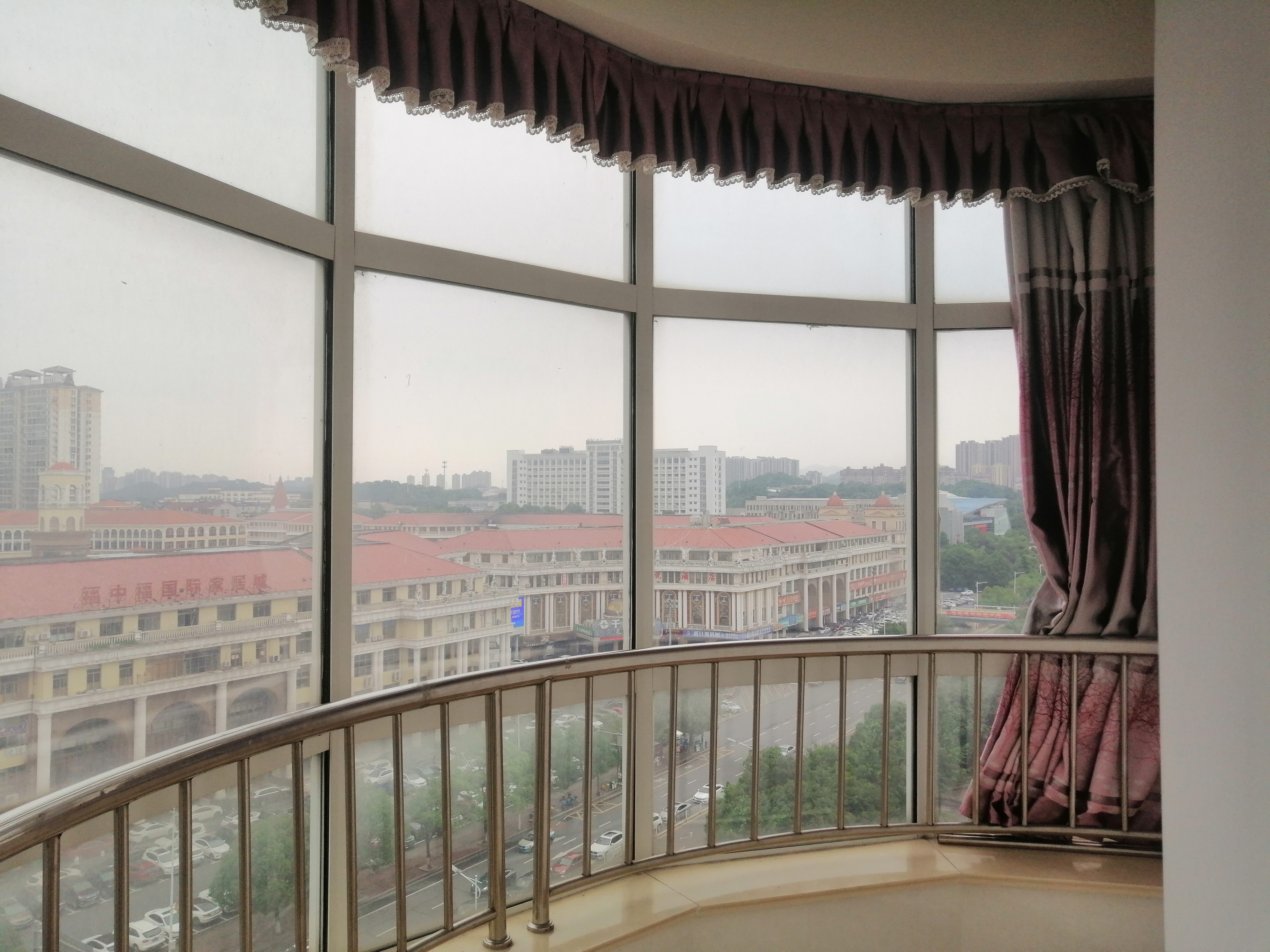 鸿泰国际  2室21厅1卫    53.8万