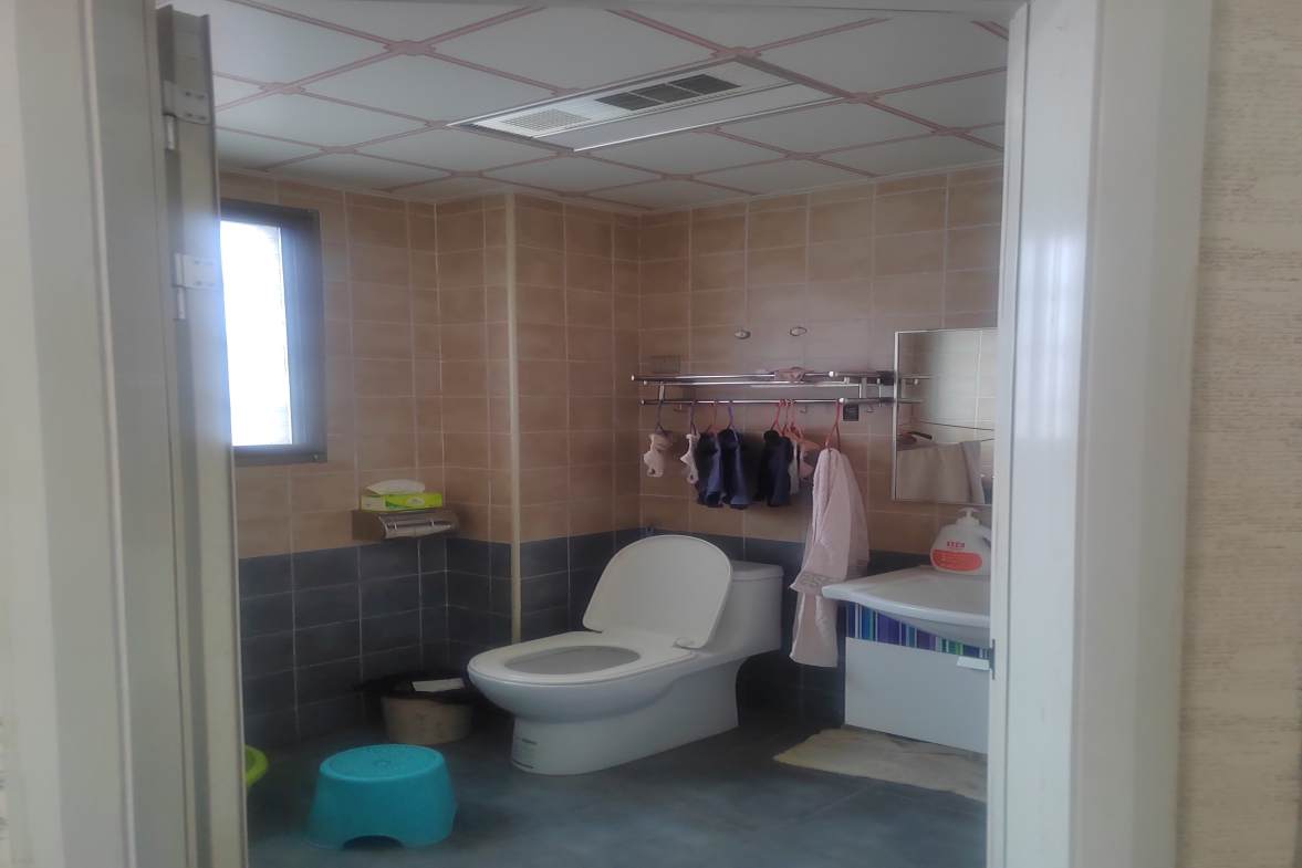 百弘帝景  3室2厅2卫    83.9万客厅