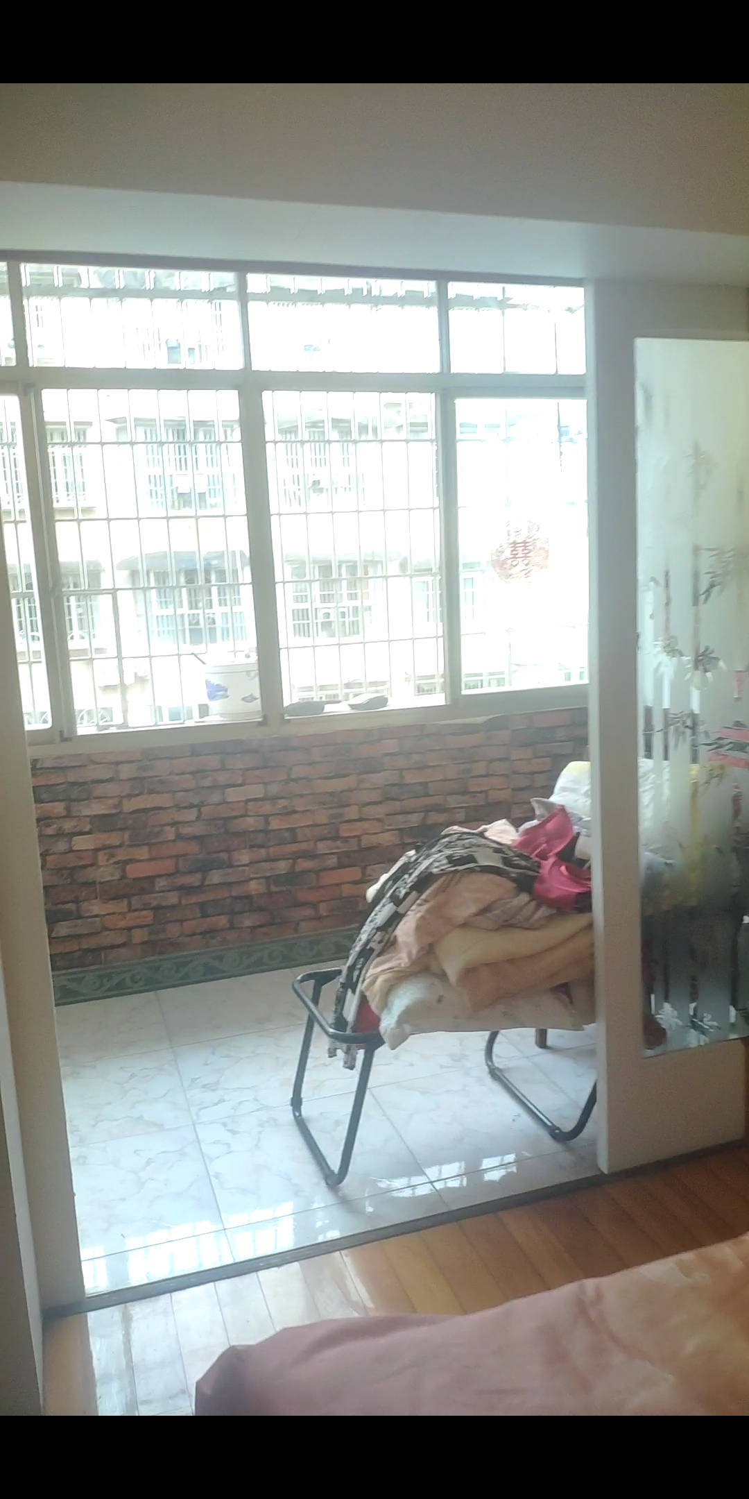 假发厂单位房 4室2厅2卫 100.4万 假发厂单位房 4室2厅2卫 100.4万客厅