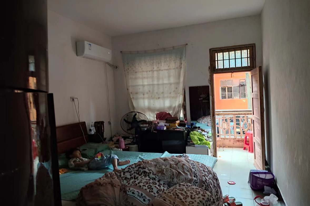 中级人民法院  3室1厅1卫    800.0元/月室内图