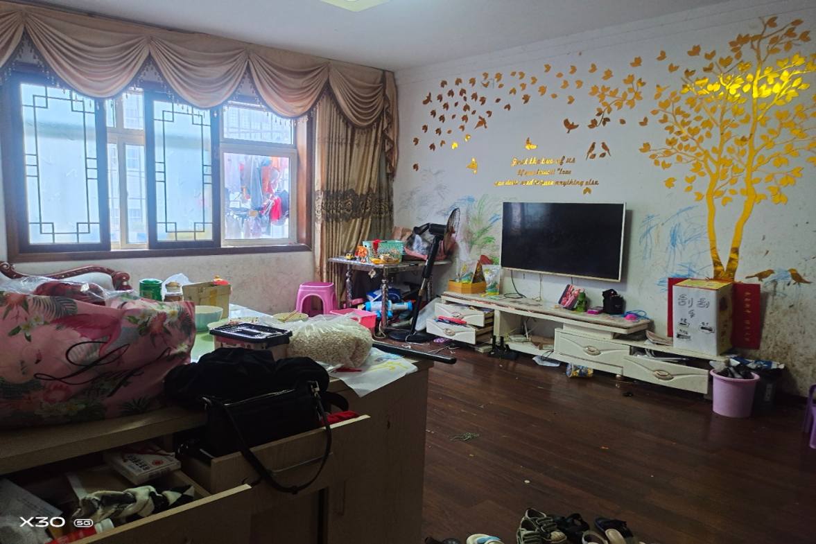 育财农贸市场(民营市场) 3室2厅2卫 56.8万 育财农贸市场(民营市场) 3室2厅2卫 56.8万客厅