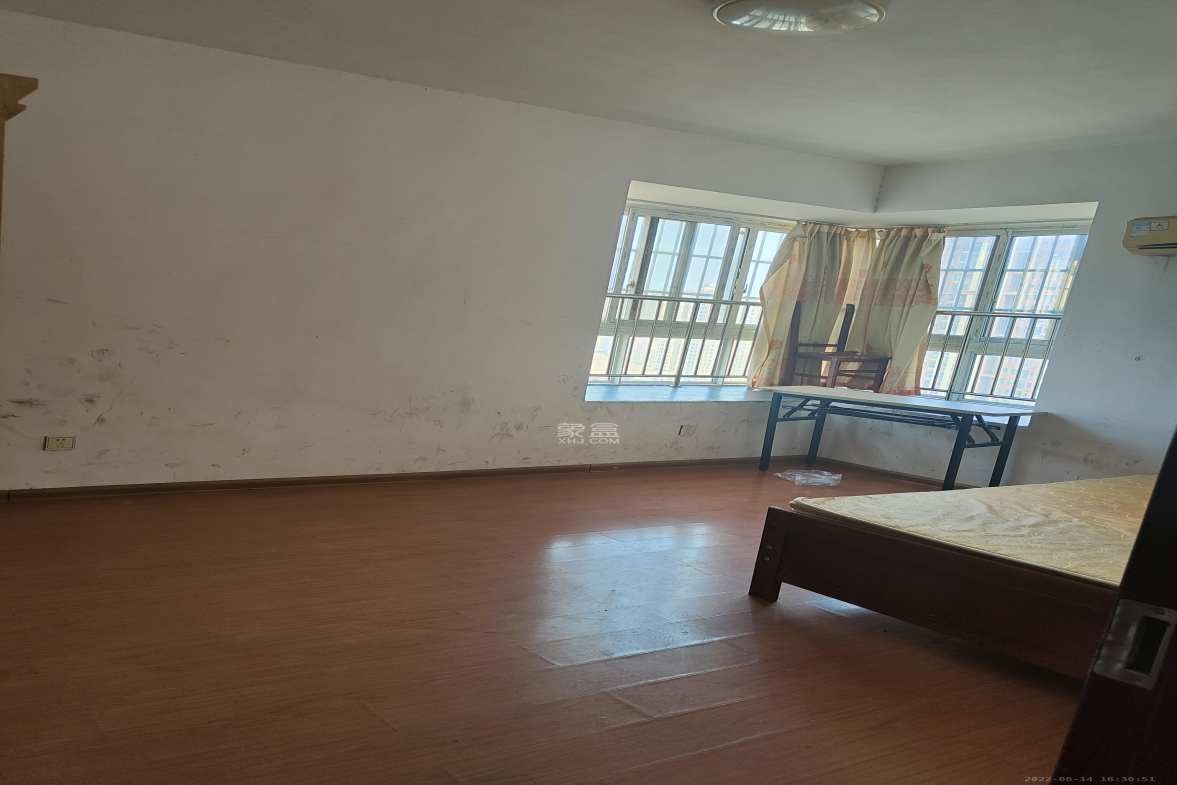 明天一城  3室2厅1卫    1800.0元/月室内图