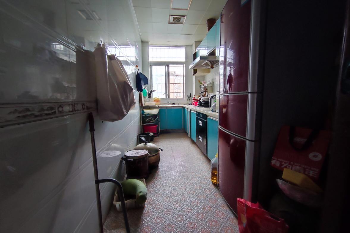 早元大市场  3室2厅2卫    55.0万厨房