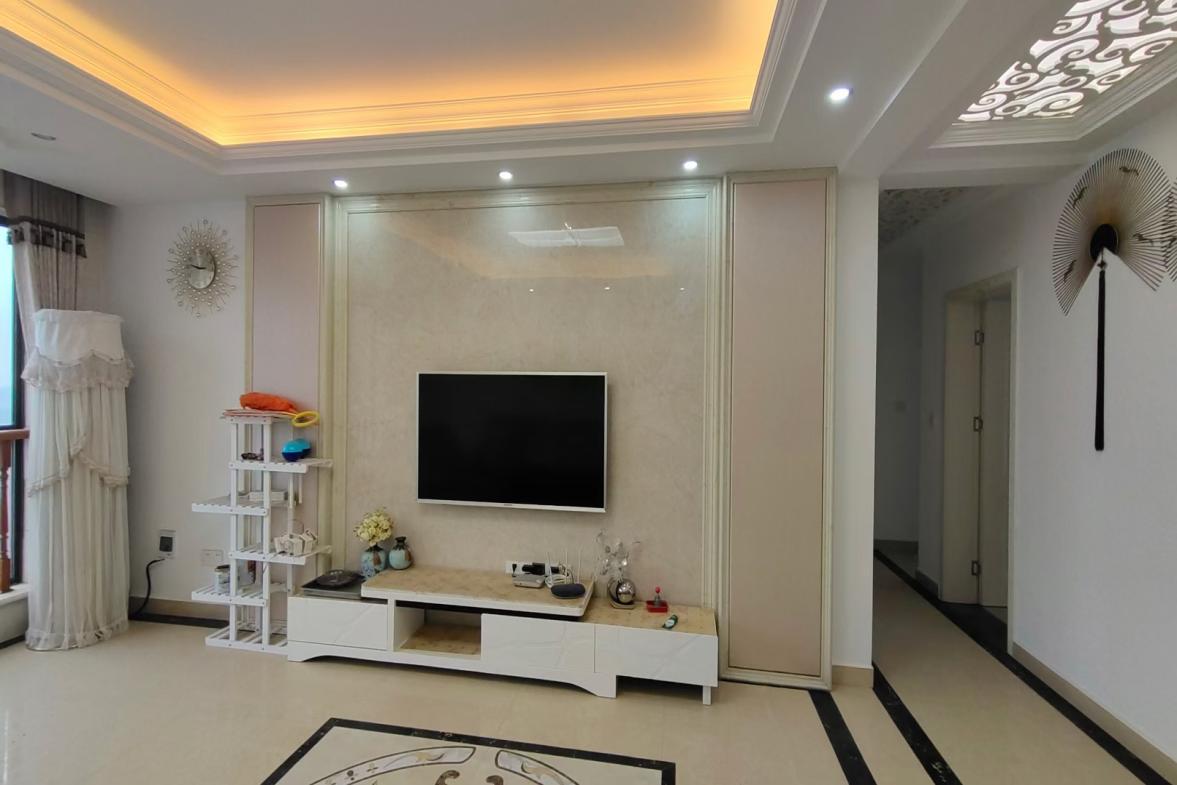 诚信东郡  0室0厅0卫    72.8万客厅