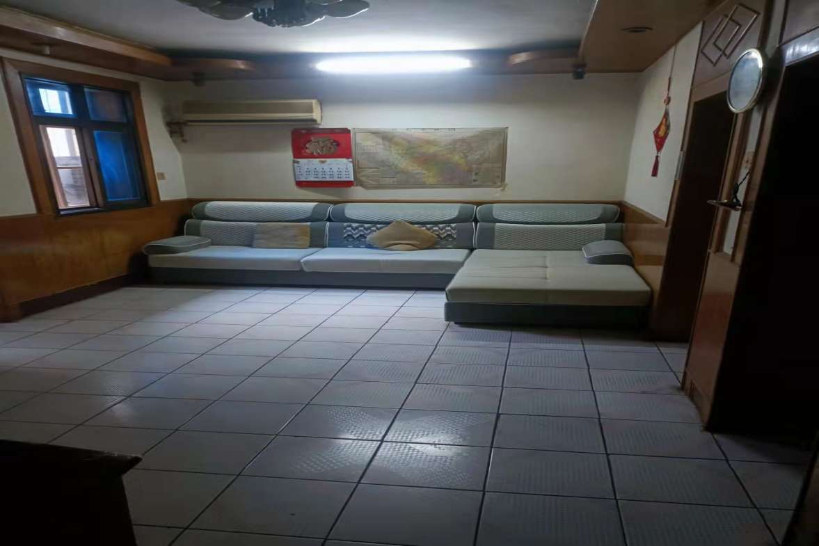 公园社区(青山小区) 2室2厅1卫 24.8万 公园社区(青山小区) 2室2厅1卫 24.8万客厅