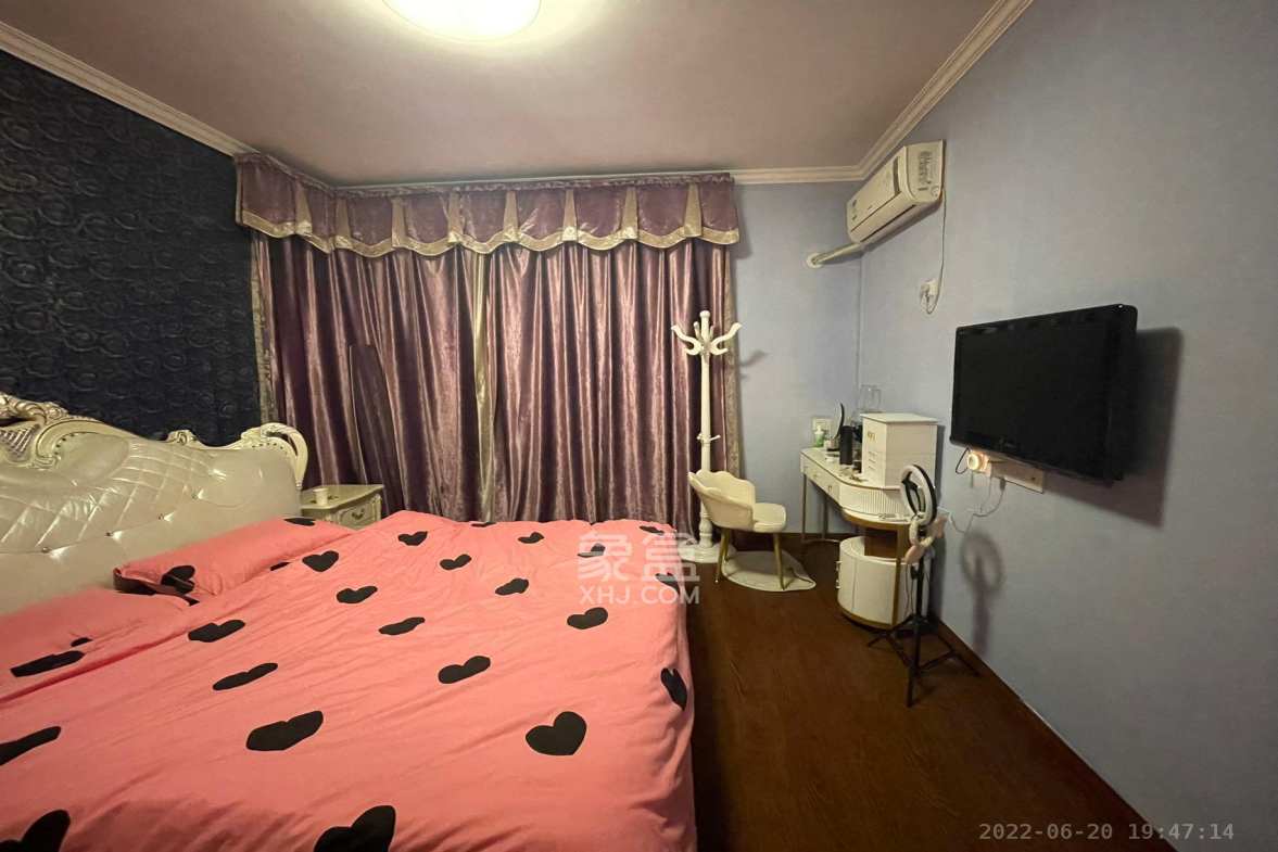 藏珑湖上国际花园 4室2厅1卫 5800.0元/月 藏珑湖上国际花园 4室2厅1卫 5800.0元/月室内图