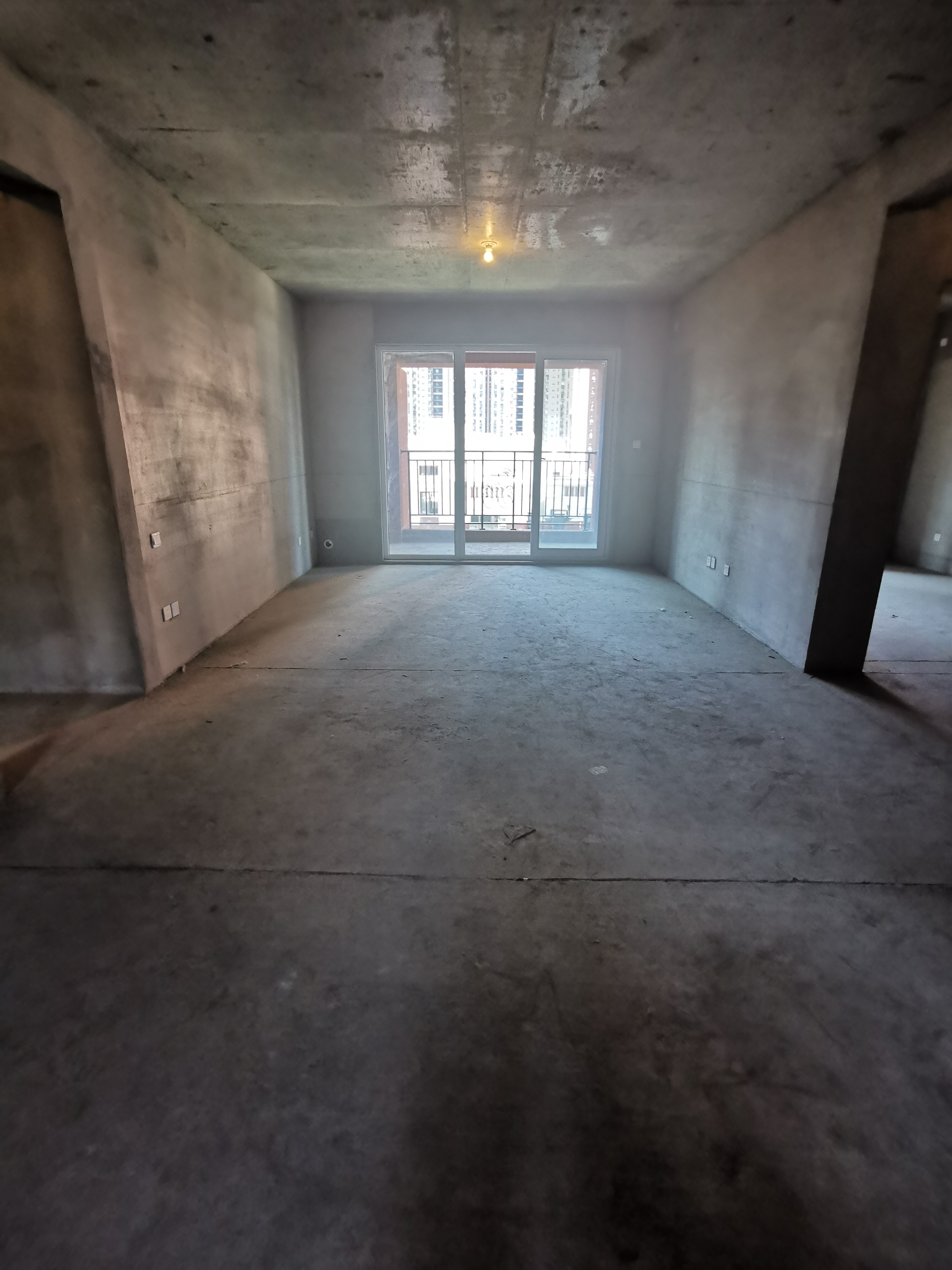 金地南湖艺境一期  4室2厅2卫    375.0万