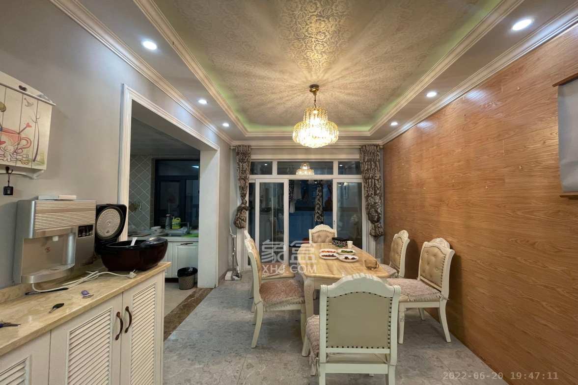 藏珑湖上国际花园 4室2厅1卫 5800.0元/月 藏珑湖上国际花园 4室2厅1卫 5800.0元/月室内图