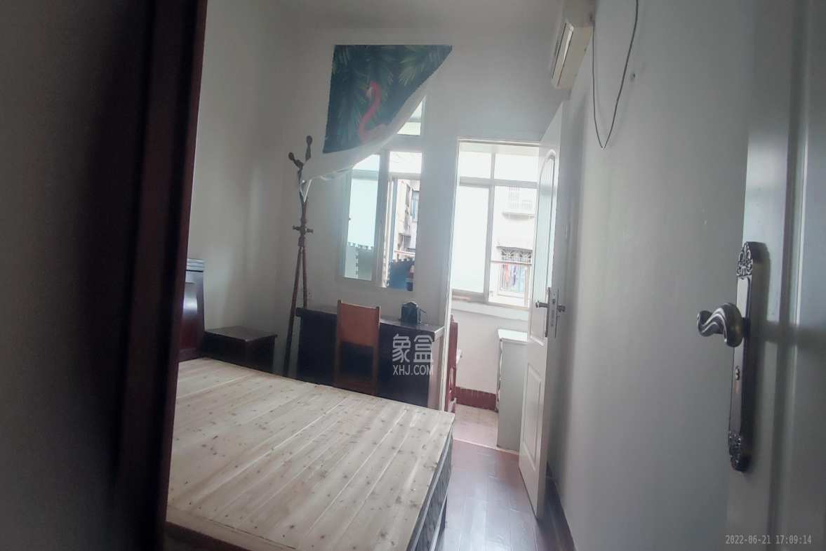 长坡社区 1室1厅 1700.00元客厅