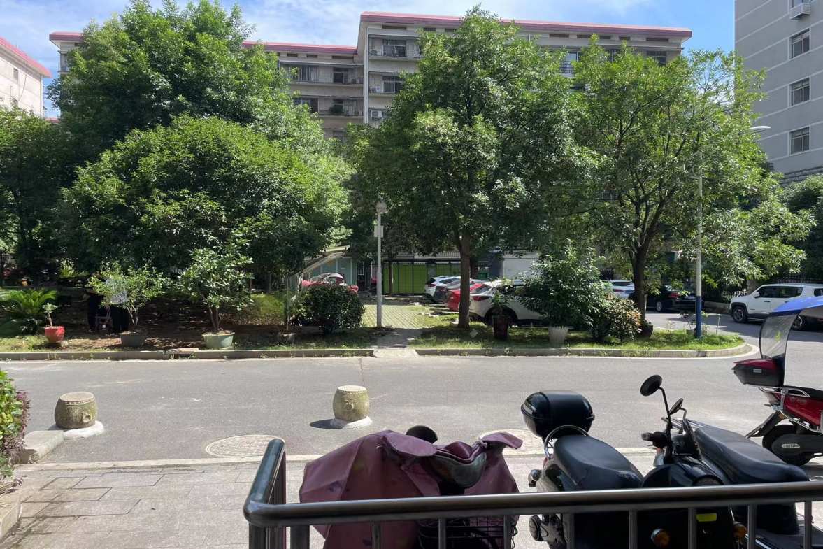 中房阳光远景  4室2厅2卫   70.00万小区图