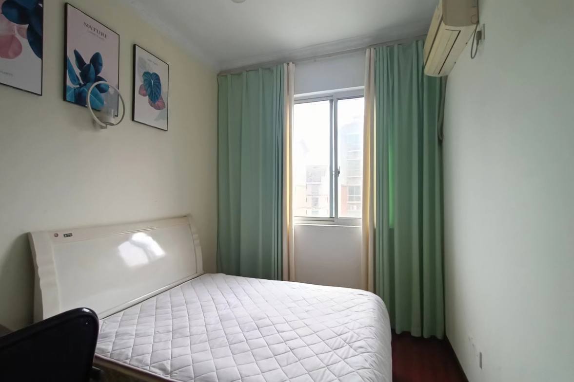 仁济新村  4室2厅2卫   3000.00元/月室内图