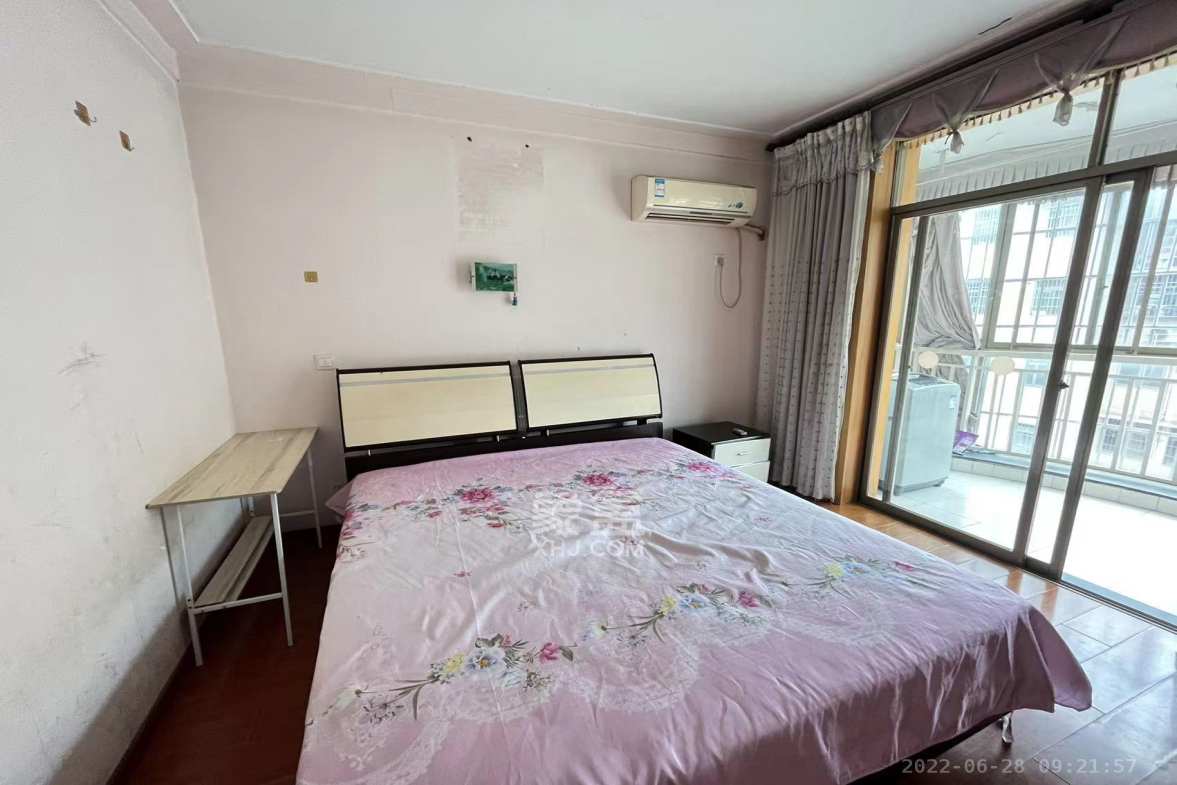 三城花苑(一,二,三期)  4室2厅1卫    1500.0元/月 三城花苑(一,二,三期)  4室2厅1卫    1500.0元/月室内图