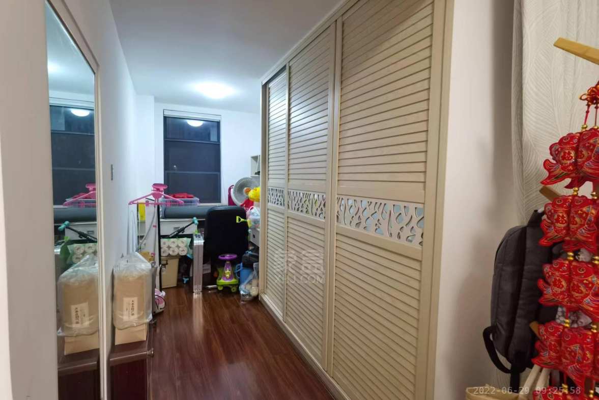 新桂广场 3室2厅2卫 2100.0元/月 新桂广场 3室2厅2卫 2100.0元/月室内图