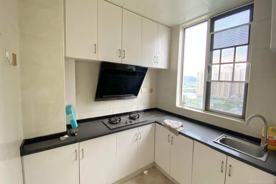 中天栖溪里 3室1厅2卫 3800.0元/月 中天栖溪里 3室1厅2卫 3800.0元/月室内图