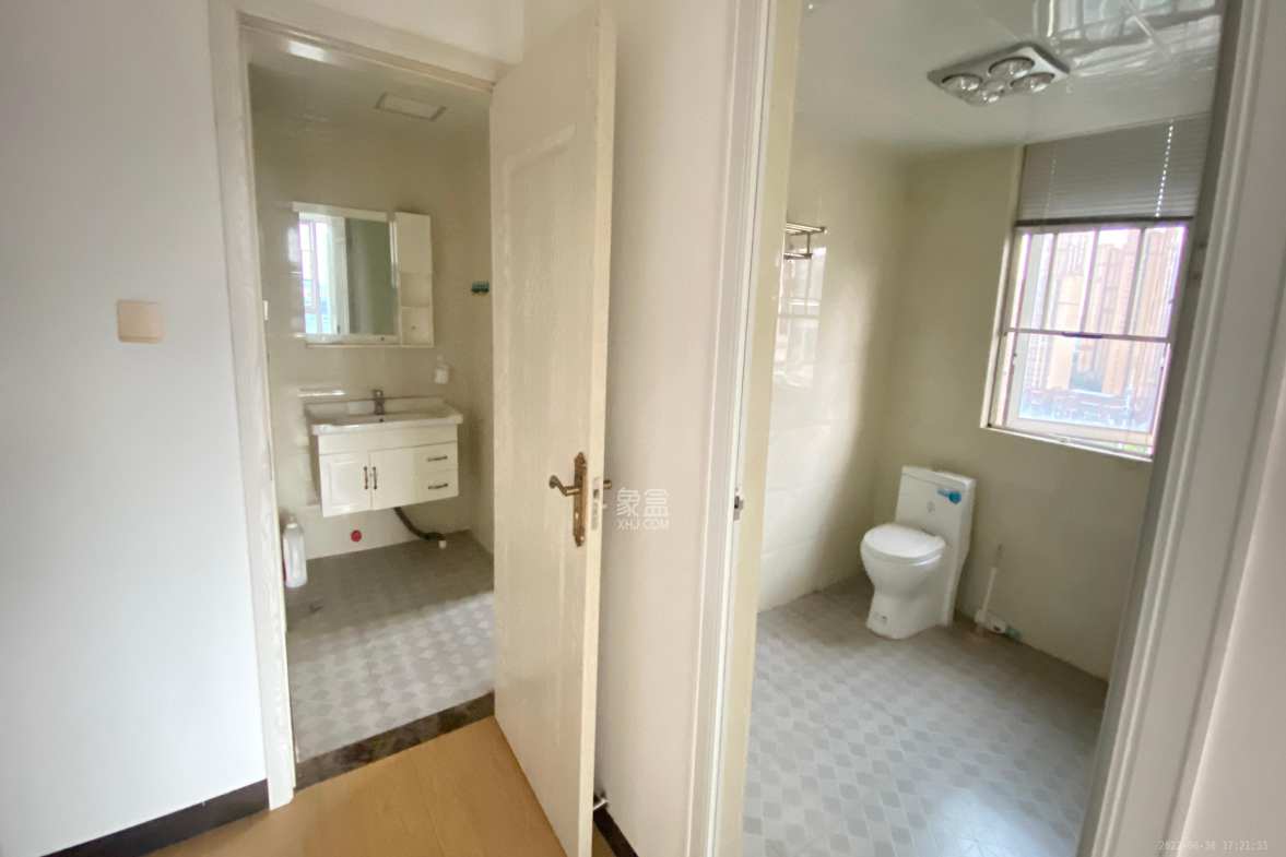 中天栖溪里 3室1厅2卫 3800.0元/月 中天栖溪里 3室1厅2卫 3800.0元/月室内图