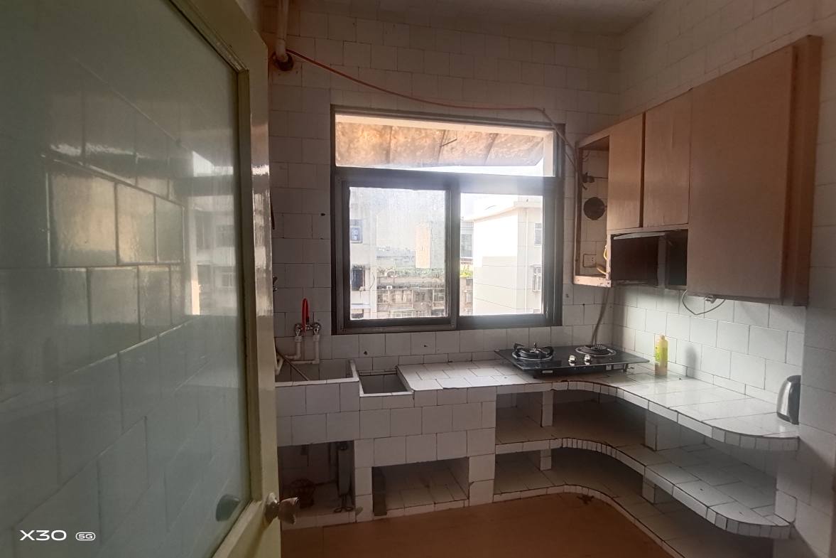 市人大政协机关大院住宅区(老市委) 3室2厅2卫 1800.0元/月 市人大政协机关大院住宅区(老市委) 3室2厅2卫 1800.0元/月室内图