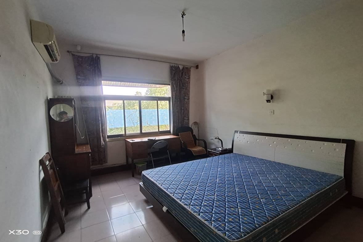 市人大政协机关大院住宅区(老市委) 3室2厅2卫 1800.0元/月 市人大政协机关大院住宅区(老市委) 3室2厅2卫 1800.0元/月室内图